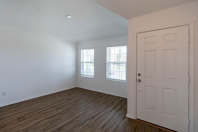 Building Photo - 5601 Bellissima Way
