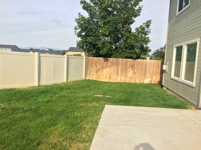 Building Photo - Super Meridian Location!!! Many upgrades, ...