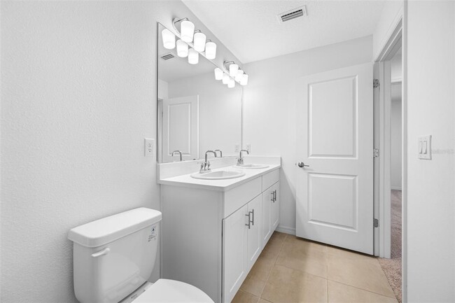 Building Photo - 5913 Laurelcrest Gln