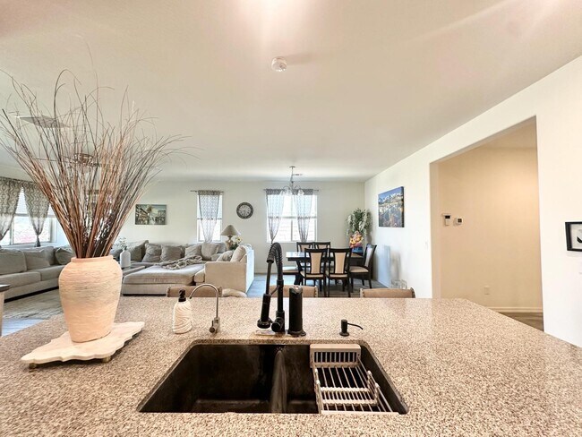 Building Photo - 16492 W Caldwell St