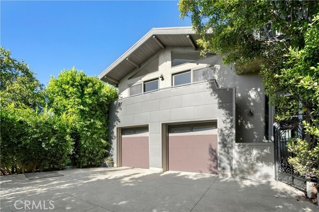 Building Photo - 9625 Oak Pass Rd