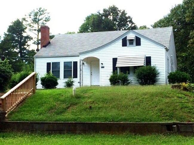 Building Photo - Lovely 3 Bedroom 2 Bath home. Available Now!