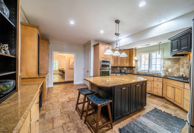 Building Photo - 3115 High Ridge Rd