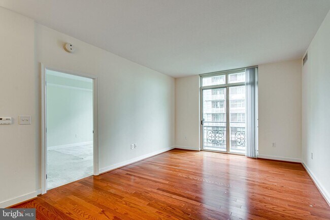 Building Photo - 155 Potomac Passage