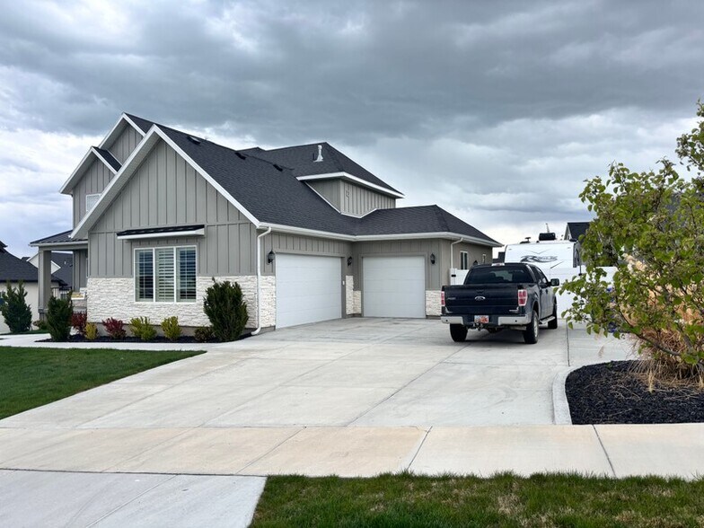 Building Photo - 67 E Wayside Dr