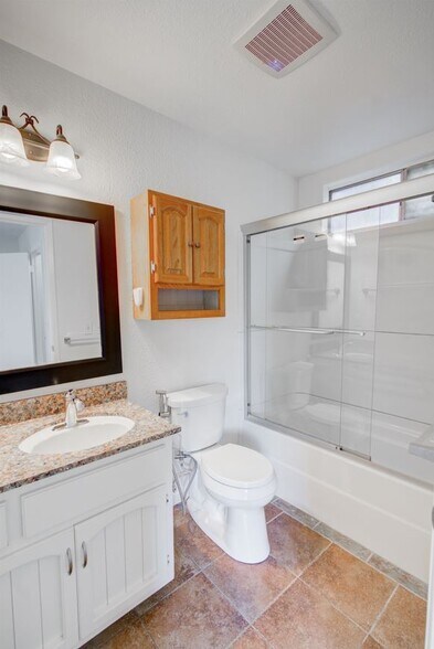 Building Photo - 259 Silver Star Ct