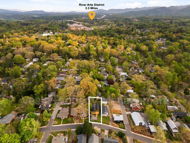 Building Photo - 318 Sulphur Springs Rd