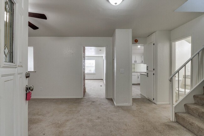 Building Photo - Three bed/2.5 bath in Harvest Hills