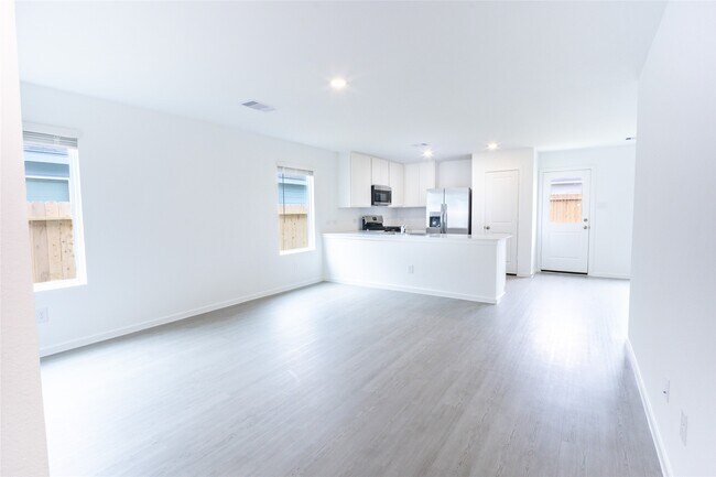 Building Photo - 15724 Plum Brk Dr