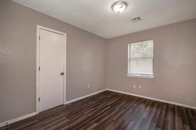 Building Photo - 932/934 SW 62nd St