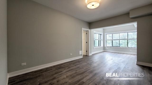 Building Photo - 2 bedroom in EVANSTON IL 60202