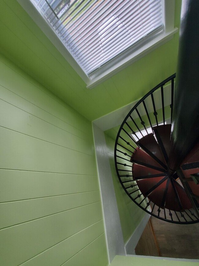 Building Photo - Utilities Included!!!!