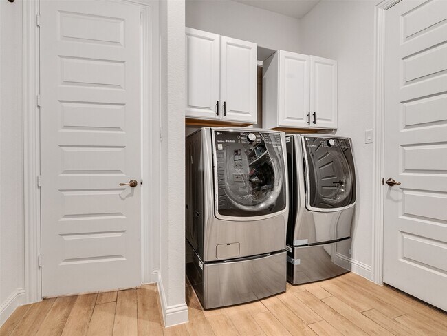 Building Photo - 913 Goose Creek St