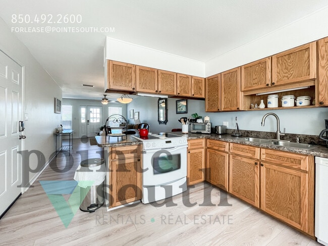 Building Photo - 13948 River Rd