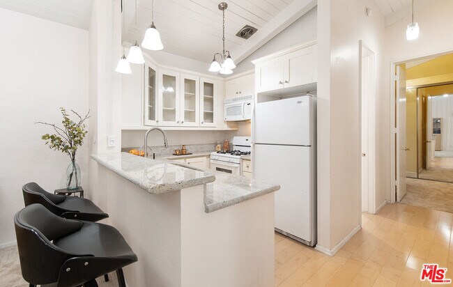 Building Photo - 6505 Green Valley Cir