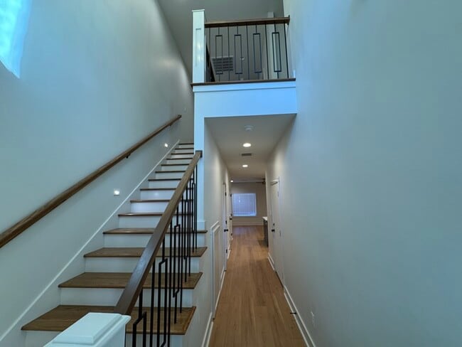 Building Photo - Newer 3 bedroom 2.5 bathroom townhome in H...