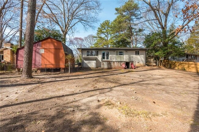 Building Photo - 2542 Warwick Cir NE