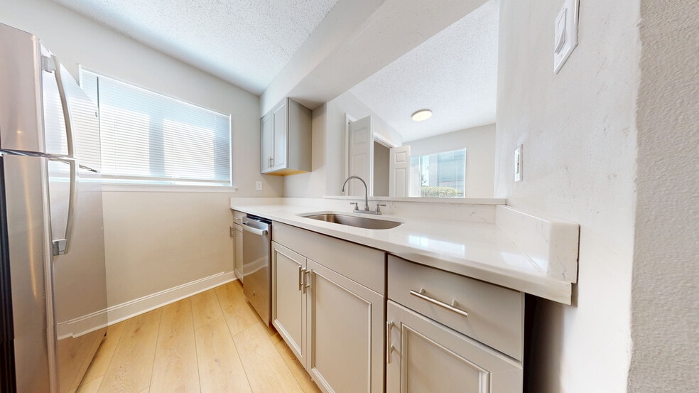Primary Photo - Gulf View Apartments | Remodeled!