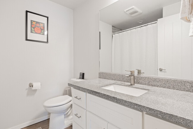 Building Photo - 4817 N Vassault Dr