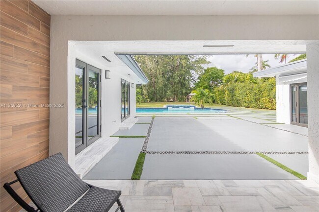 Building Photo - 3850 SW 130th Ave