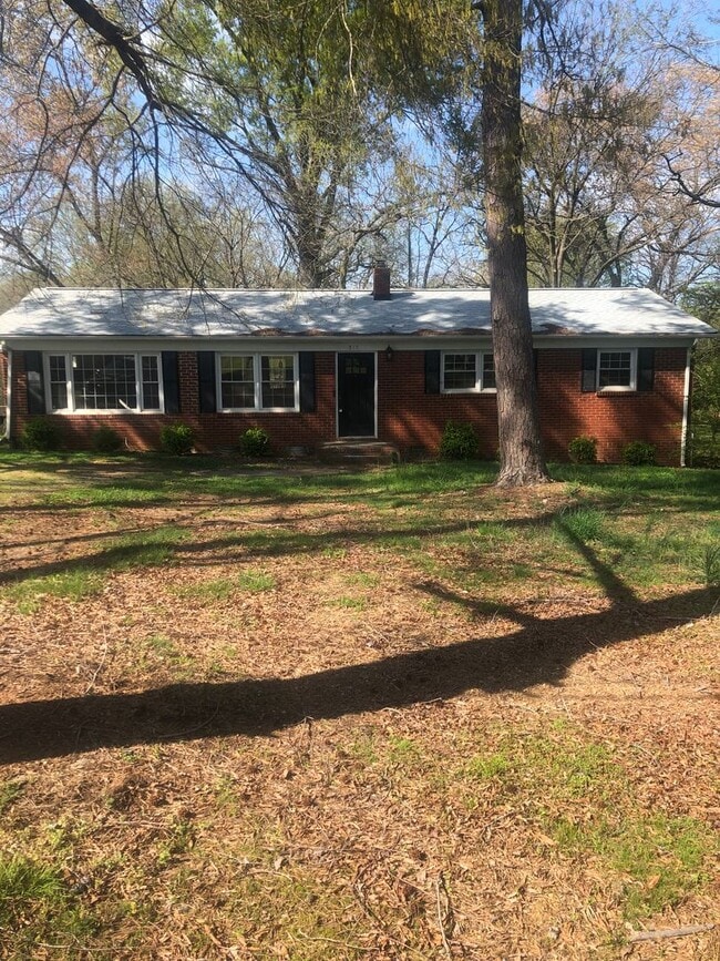 Primary Photo - Lovely Brick Ranch Home in Monroe