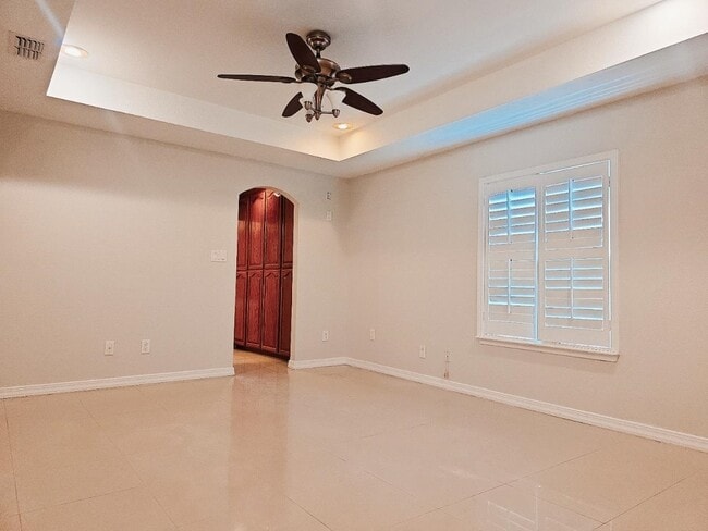 Building Photo - 233 Rancho Viejo Dr