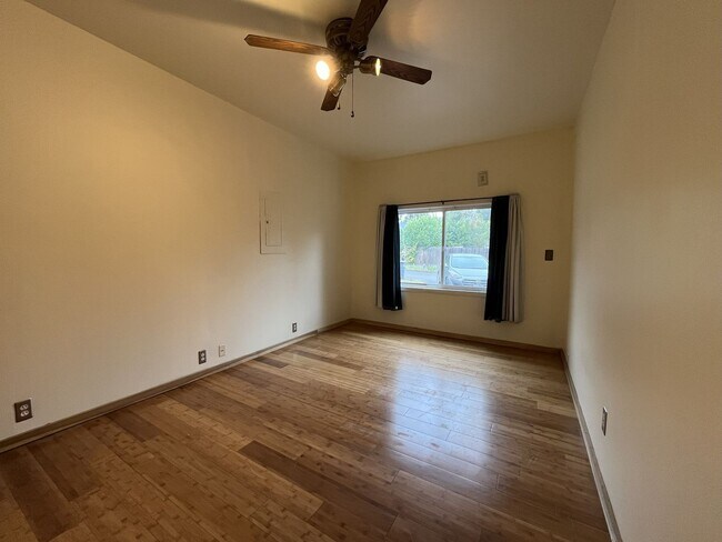 Building Photo - Cozy Portland Gem with Bright, Open Living...