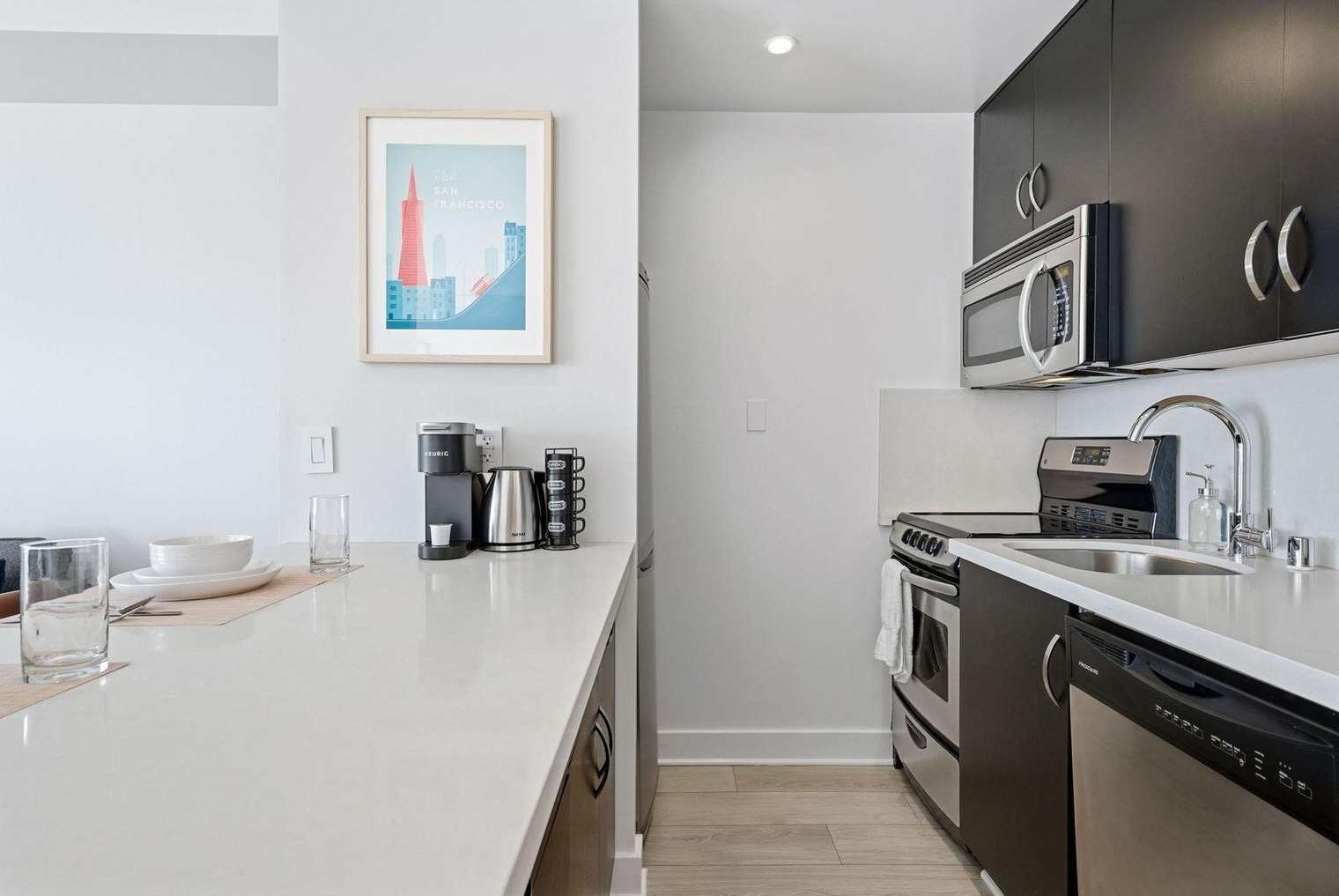 Building Photo - 899 Pine St