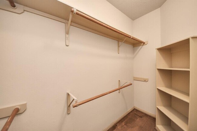 Building Photo - 11430 Elizabeth Brook Dr