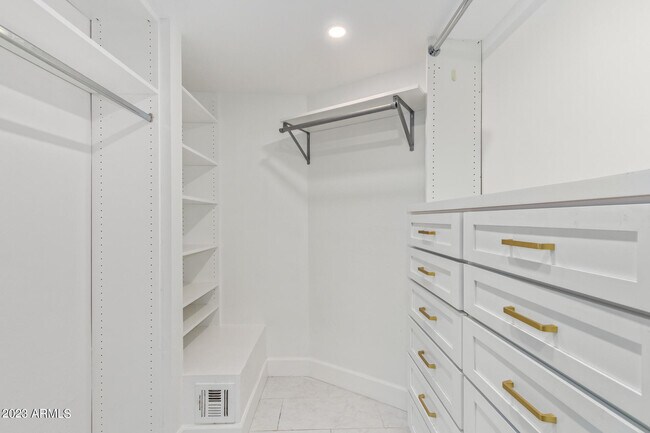 Building Photo - 4450 E Camelback Rd