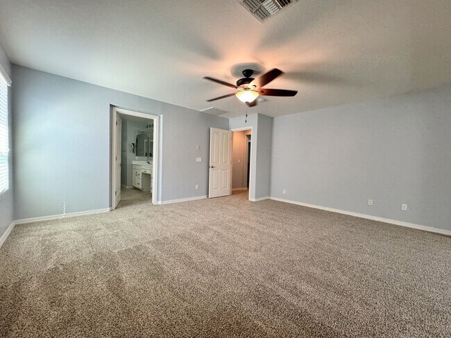 Building Photo - Spacious 5-Bedroom + Loft in Lyons Gate wi...