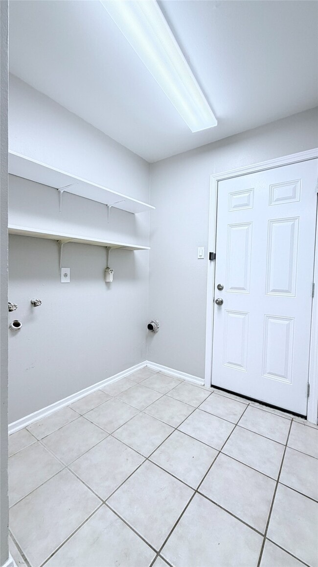 Building Photo - 11119 Atwell Dr