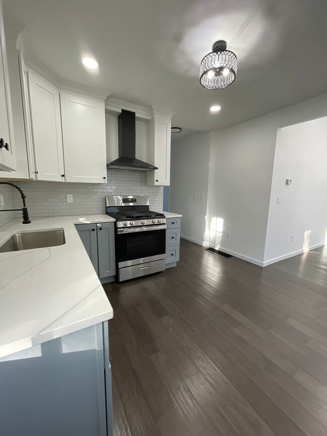 Building Photo - 409 State St