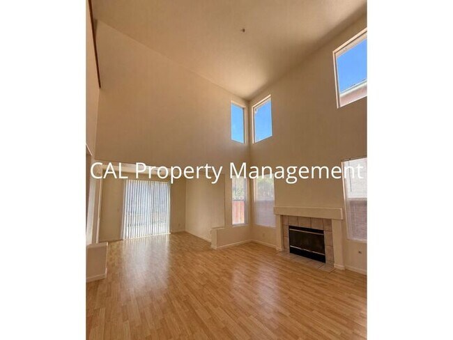 Building Photo - Stunning 5-Bedroom, 3-Bathroom Home with Fireplace & 2-Car Garage