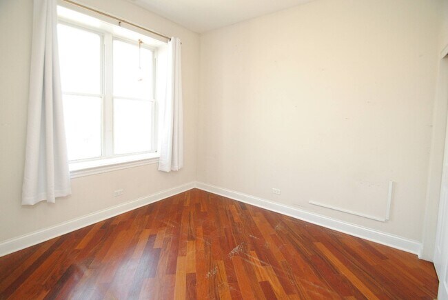 Building Photo - 867 N Mozart St