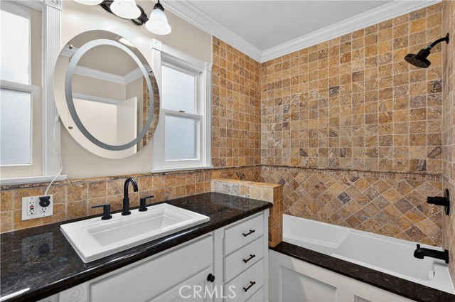 Building Photo - 5007 Canoga Ave