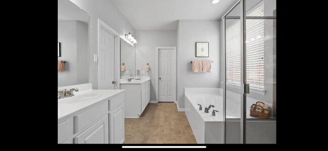 Building Photo - 961 Noble Ave