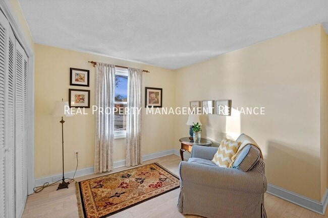 Building Photo - 19 Bayview Ave