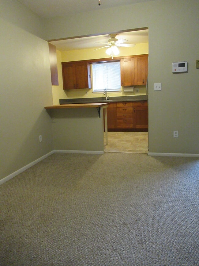 Building Photo - 67 Riverview Dr