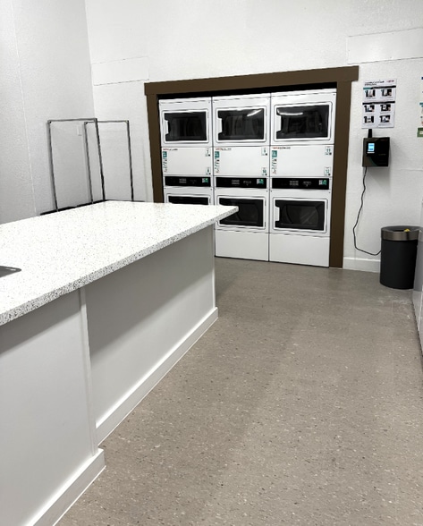 Building Photo - 9231 N 99th Ave