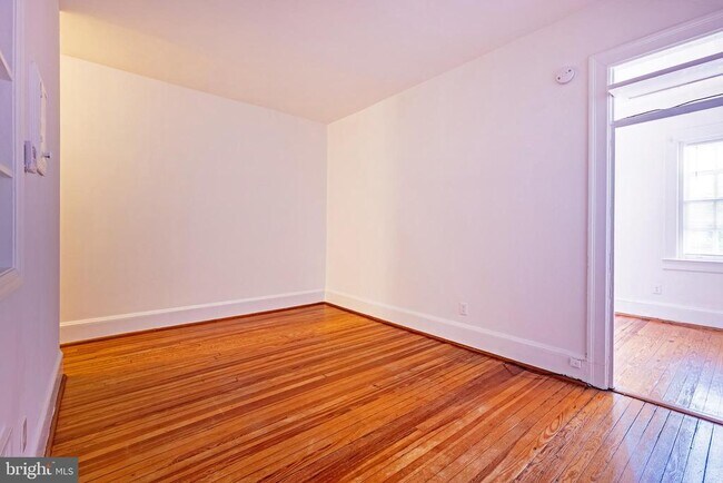 Building Photo - 2908 Q St NW