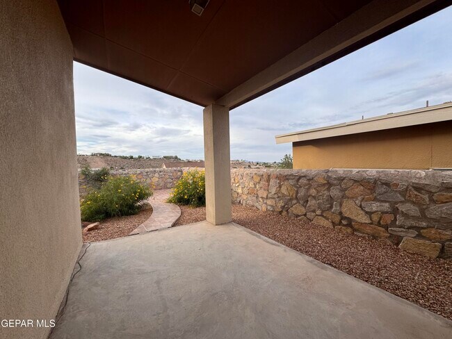 Building Photo - 6700 Hermoso Del Sol Dr