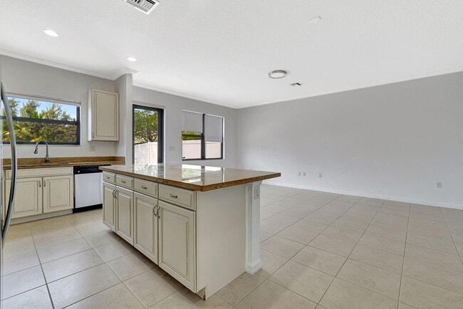 Building Photo - 972 NE 193rd Terrace