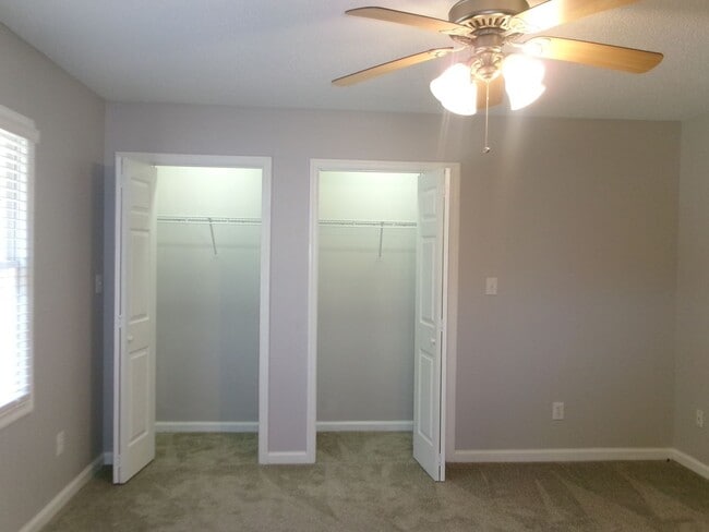 Building Photo - 2 bedroom,2 bath home in Meadowoods commun...