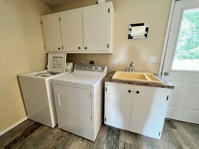 Building Photo - 4 Bedroom Home in Culdesac near CWU