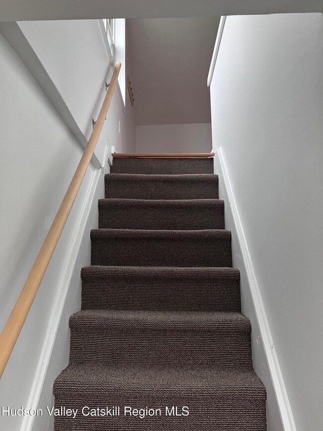 Building Photo - 133 N Rd