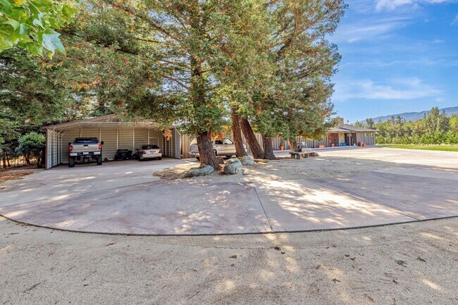 Building Photo - 9270 Linda Vista Ln