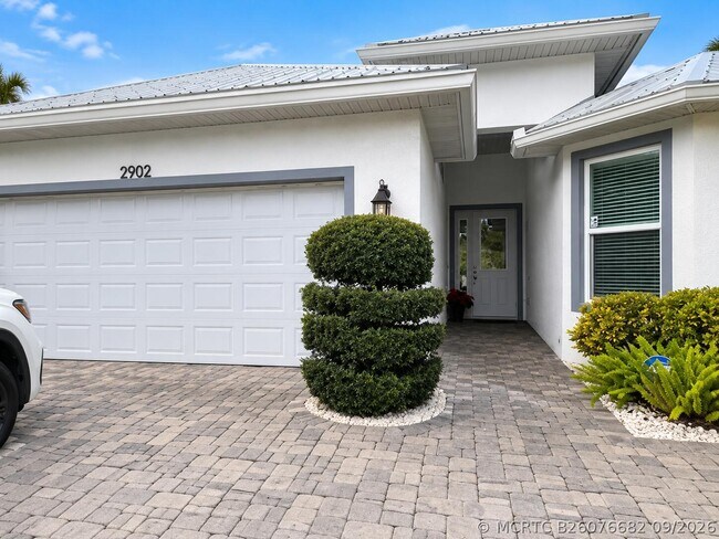 Building Photo - 2902 SW Savona Blvd