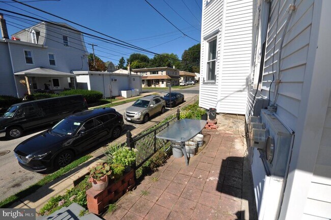 Building Photo - 223 Ryers Ave