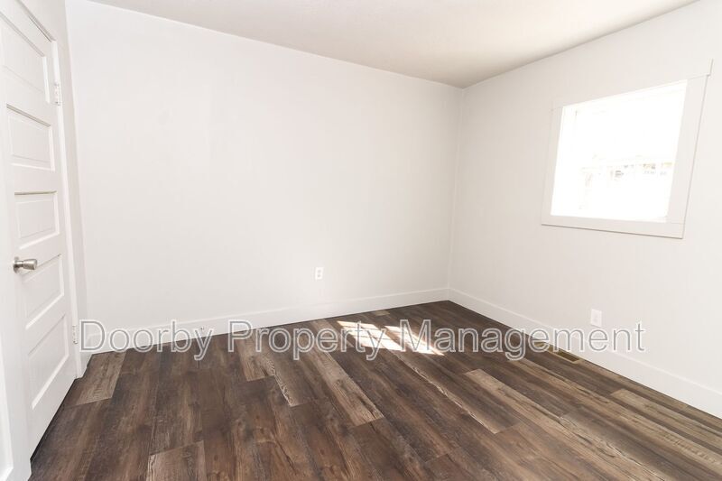 Building Photo - 506 Deck Dr